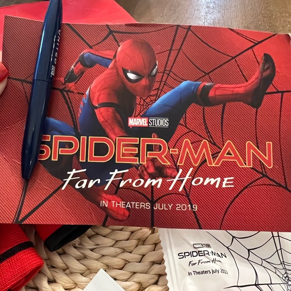 SPIDER-MAN UNITED AIRLINES FIRST CLASS LIMITED EDITION AMENITY KIT 2018-19 - Picture 3 of 13